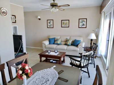 Apartamento en venta en Peninsula, reciclado y con vistas a la Brava y Puerto