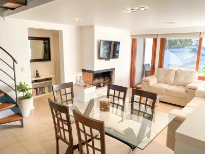 3 DORMITORIOS ESTILO CASA EN ZONA CANTEGRIL PUNTA DEL ESTE
