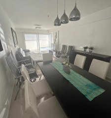 Apartamento con vista al mar en Miami Boulevard.