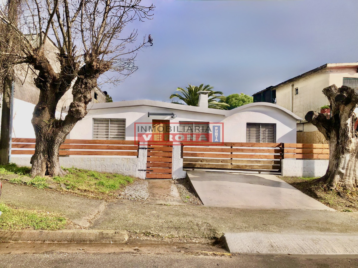 CASA 4 Dormitorios en Venta - Maldonado  - IVP9112C