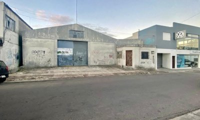 Venta de galpón en Maldonado - Centro. Terreno apto para edificar