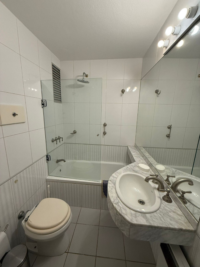 Apartamento ID.61602 - Apartamento en venta de 2 dormitorios c/ cochera en Península