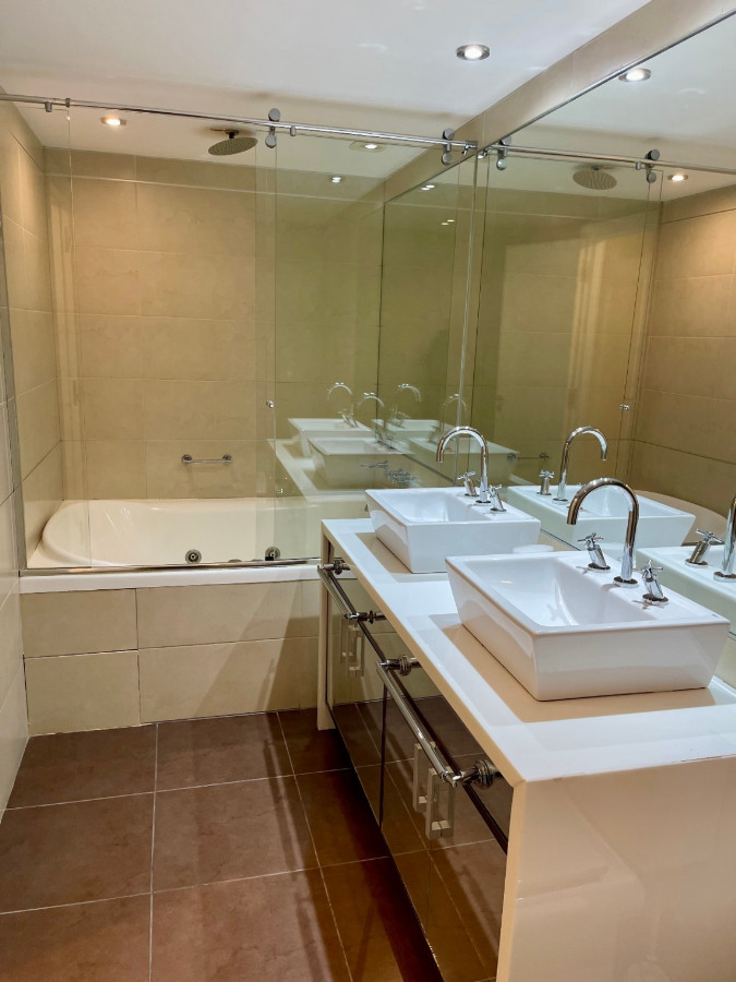 Apartamento ID.67636 - Apartamento en venta c/ cochera en Playa Brava