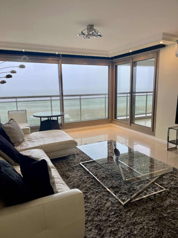 Apartamento ID.67636 - Apartamento en venta c/ cochera en Playa Brava