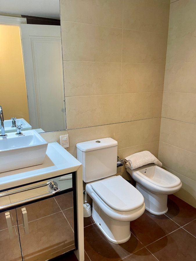 Apartamento ID.67636 - Apartamento en venta c/ cochera en Playa Brava