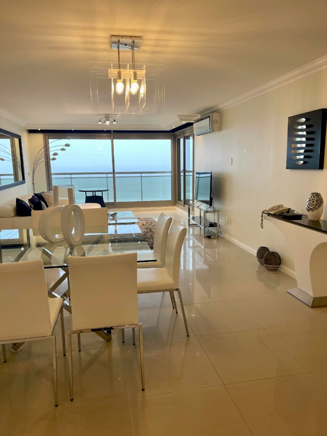 Apartamento ID.67636 - Apartamento en venta c/ cochera en Playa Brava