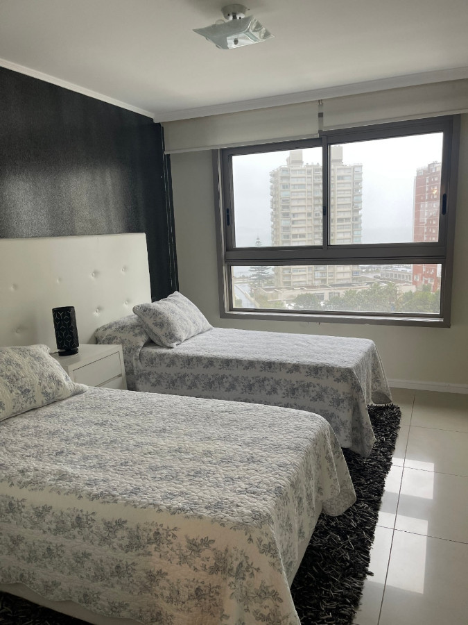 Apartamento ID.67636 - Apartamento en venta c/ cochera en Playa Brava