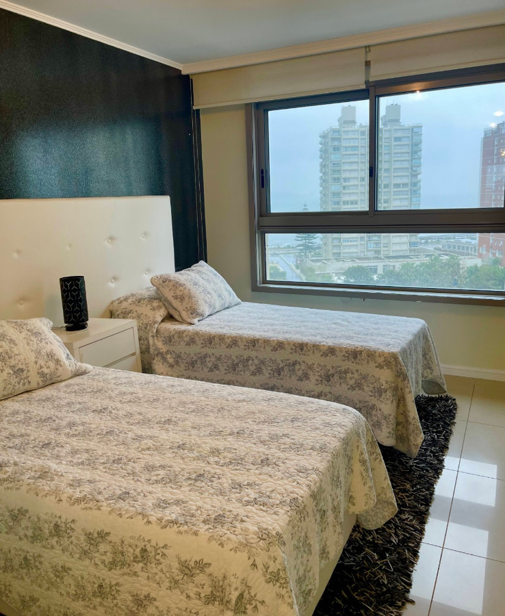 Apartamento ID.67636 - Apartamento en venta c/ cochera en Playa Brava