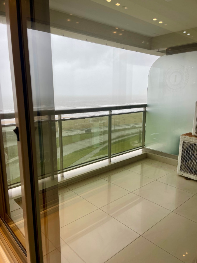 Apartamento ID.67636 - Apartamento en venta c/ cochera en Playa Brava