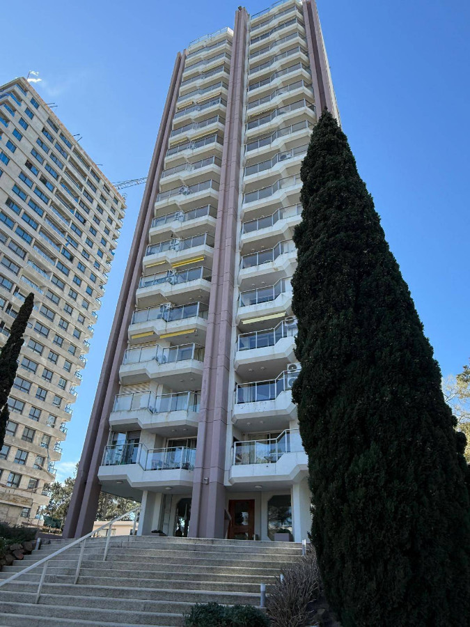 Apartamento ID.67881 - Apartamento venta en Torre Marfil, Roosvelt parada 14, 2 dorm, 2 baÃ±os, garage.
