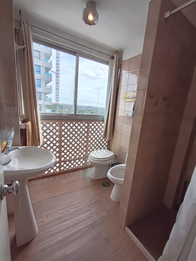 Apartamento ID.67881 - Apartamento venta en Torre Marfil, Roosvelt parada 14, 2 dorm, 2 baÃ±os, garage.