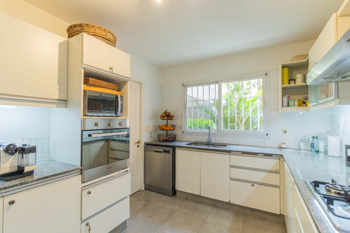 Apartamento ID.71283 - Apartamento en venta 3 dormitorios c/ cochera doble y jardín en Carrasco