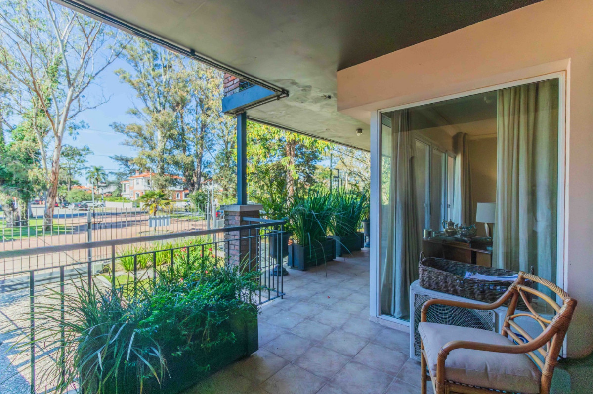 Apartamento ID.71283 - Apartamento en venta 3 dormitorios c/ cochera doble y jardín en Carrasco