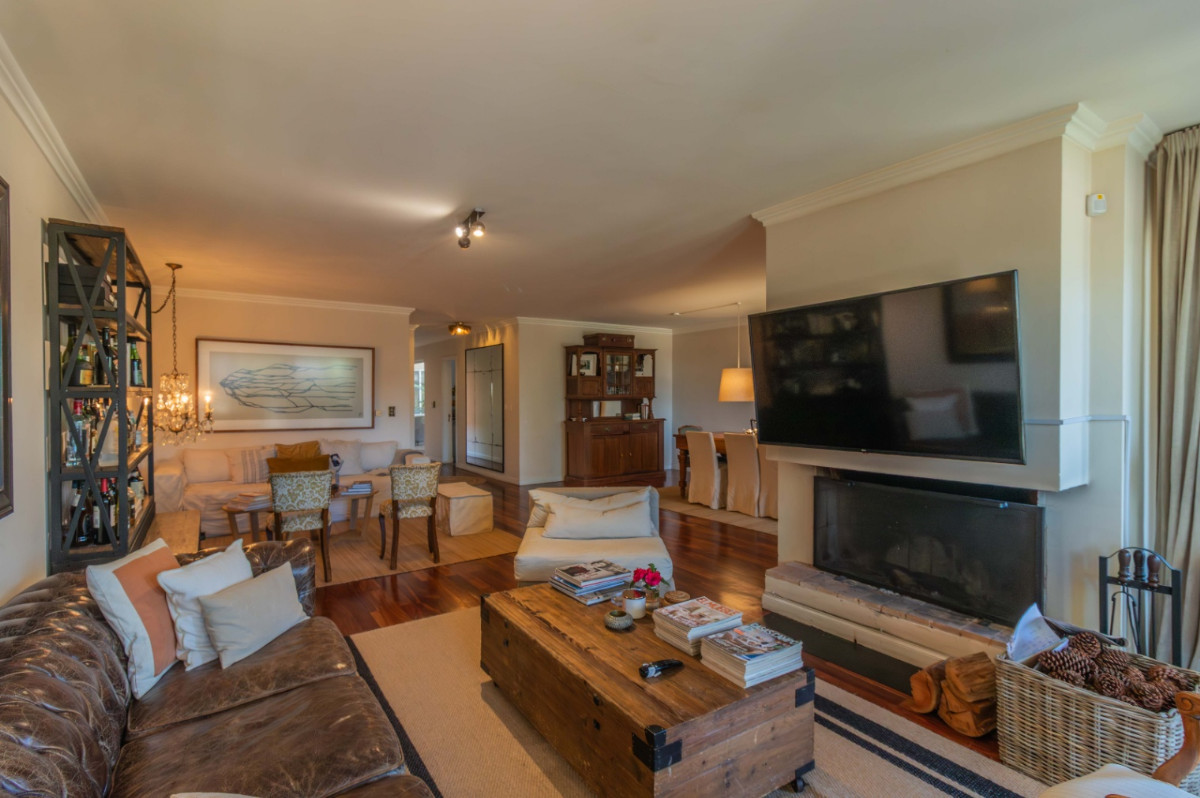 Apartamento ID.71283 - Apartamento en venta 3 dormitorios c/ cochera doble y jardín en Carrasco