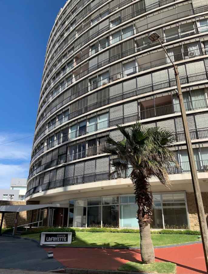 Apartamento ID.73208 - Apartamento en Alquiler Anual en Península, Punta del Este – Edificio Lafayette.