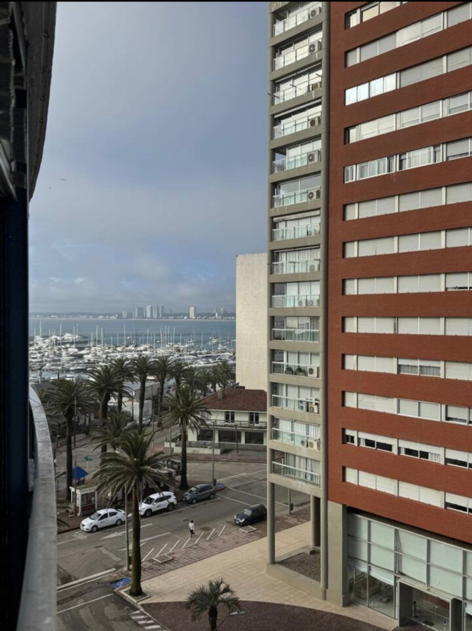 Apartamento ID.73208 - Apartamento en Alquiler Anual en Península, Punta del Este – Edificio Lafayette.