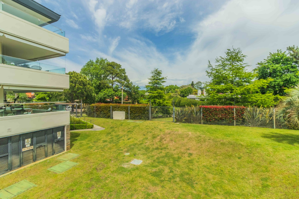 Apartamento ID.74624 - Apartamento en venta c/ cochera en Carrasco