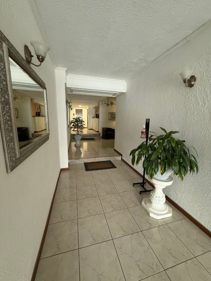 Apartamento ID.75745 - Apto en alquiler anual, 1 dormitorio, 1 baño en suit, garage en Península.