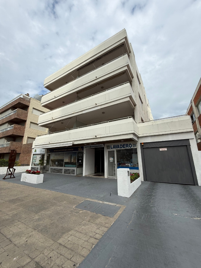 Apartamento ID.75745 - Apto en alquiler anual, 1 dormitorio, 1 baño en suit, garage en Península.