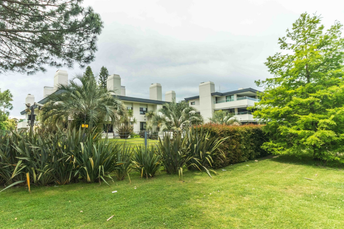 Apartamento ID.76205 - Apartamento en alquiler c/ cochera en Carrasco