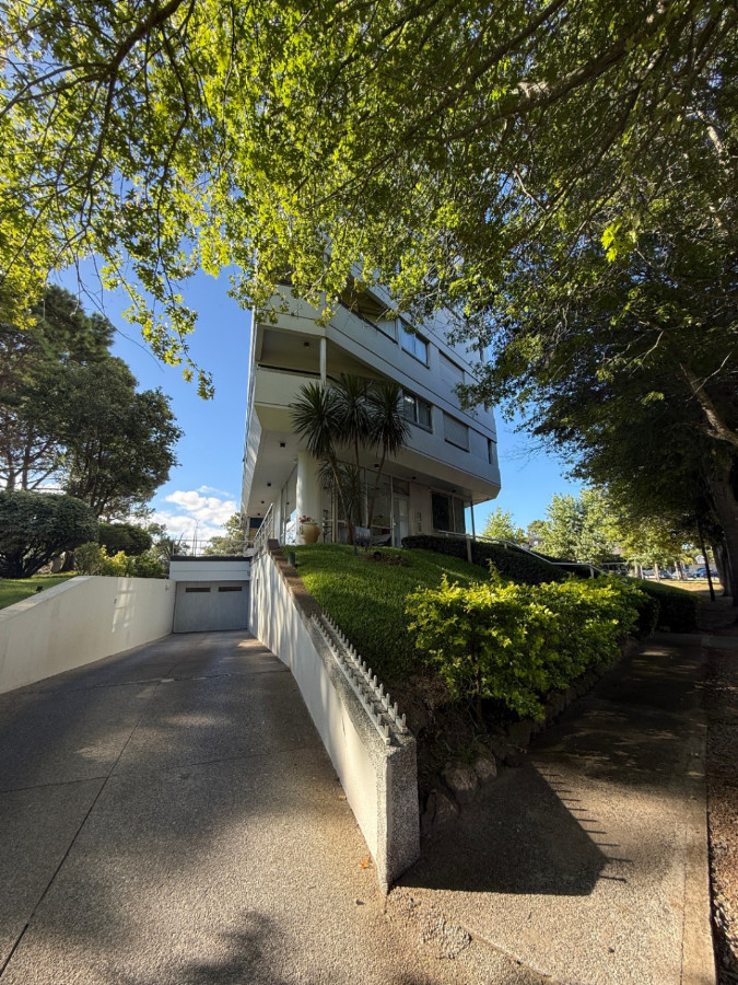 Apartamento ID.84260 - Apartamento en alquiler invernal, 2 Dorm, 2 Baños, Garage en Puntal del Este.