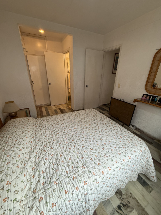 Apartamento ID.85467 - Espectacular Apto en Venta 2 dorm, 2 baños, garage, frente al mar.