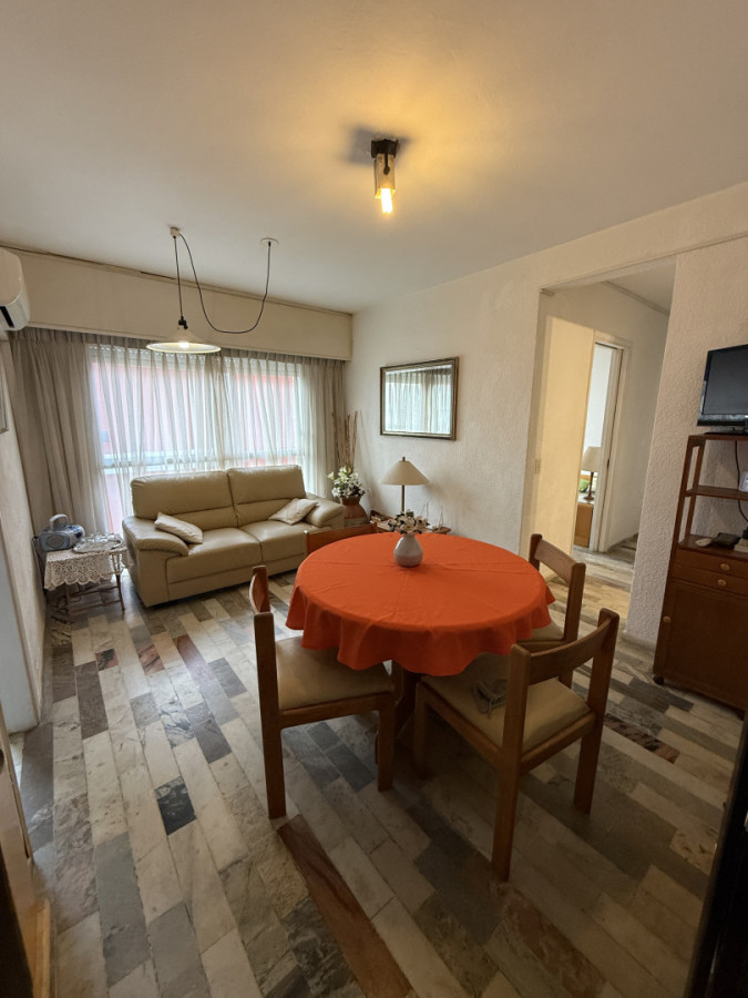 Apartamento ID.85467 - Espectacular Apto en Venta 2 dorm, 2 baños, garage, frente al mar.