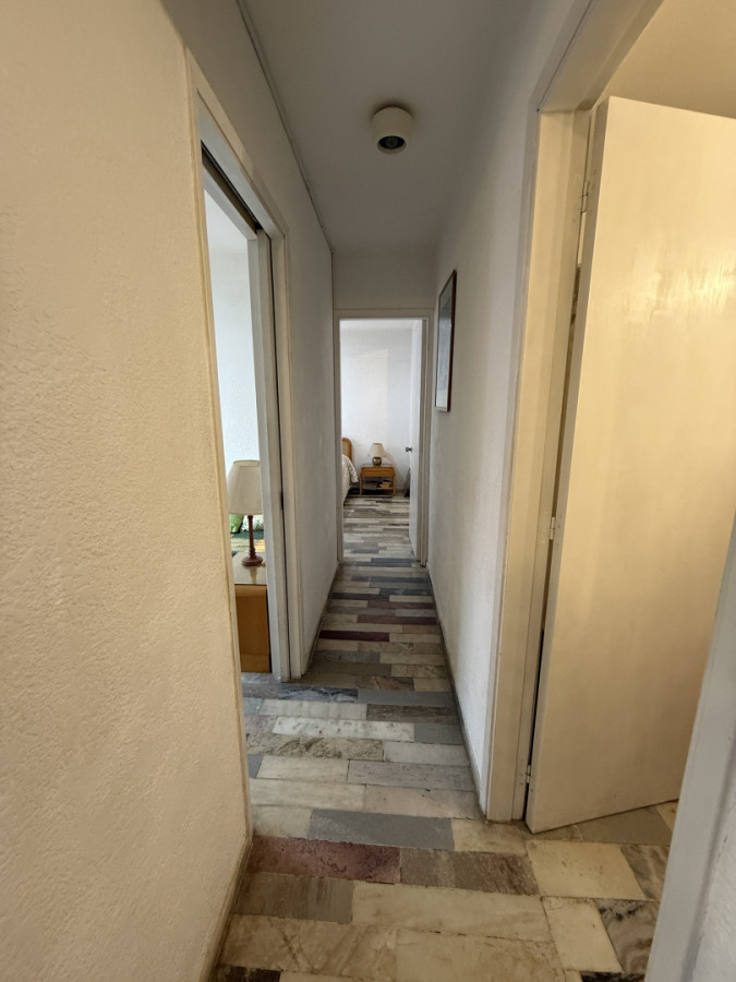 Apartamento ID.85467 - Espectacular Apto en Venta 2 dorm, 2 baños, garage, frente al mar.