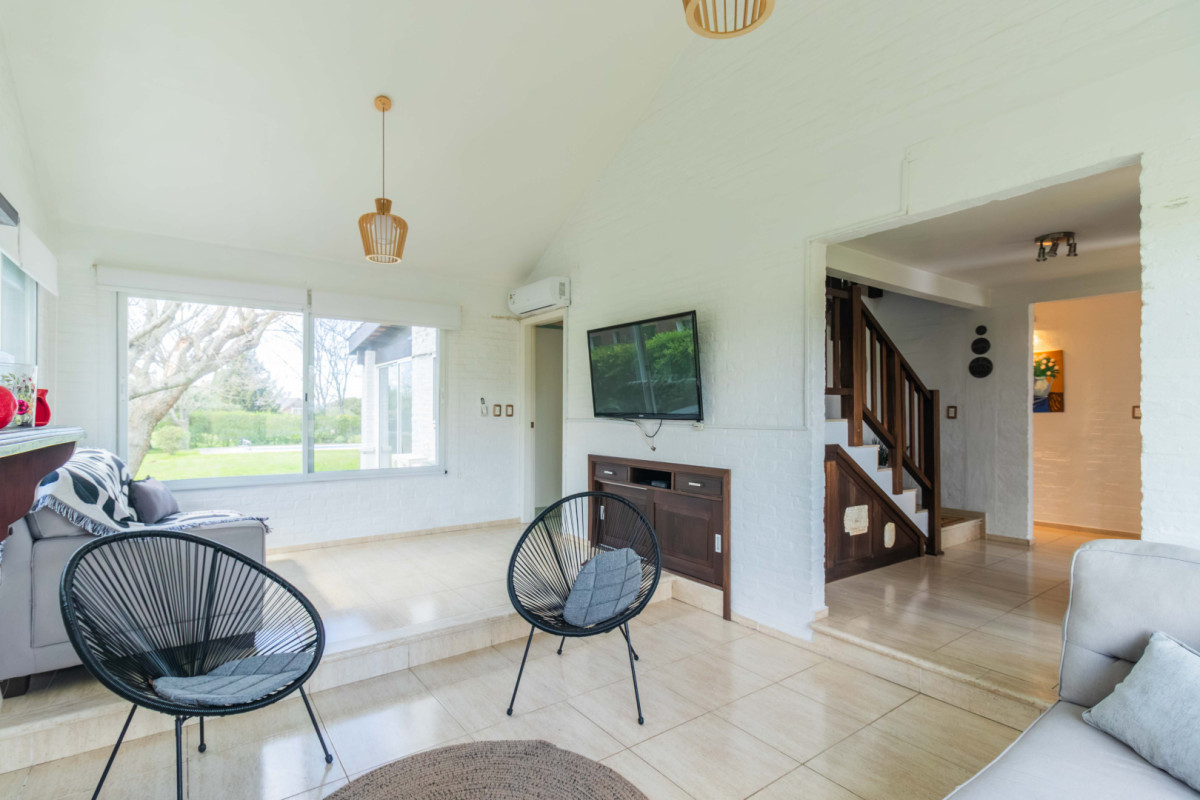 Casa ID.85530 - Casa amoblada en alquiler en Lomas de La Tahona | 4 dormitorios + escritorio, piscina y barbacoa