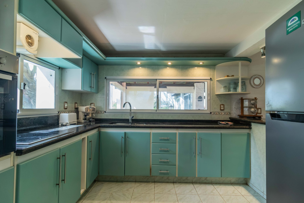 Casa ID.85530 - Casa amoblada en alquiler en Lomas de La Tahona | 4 dormitorios + escritorio, piscina y barbacoa
