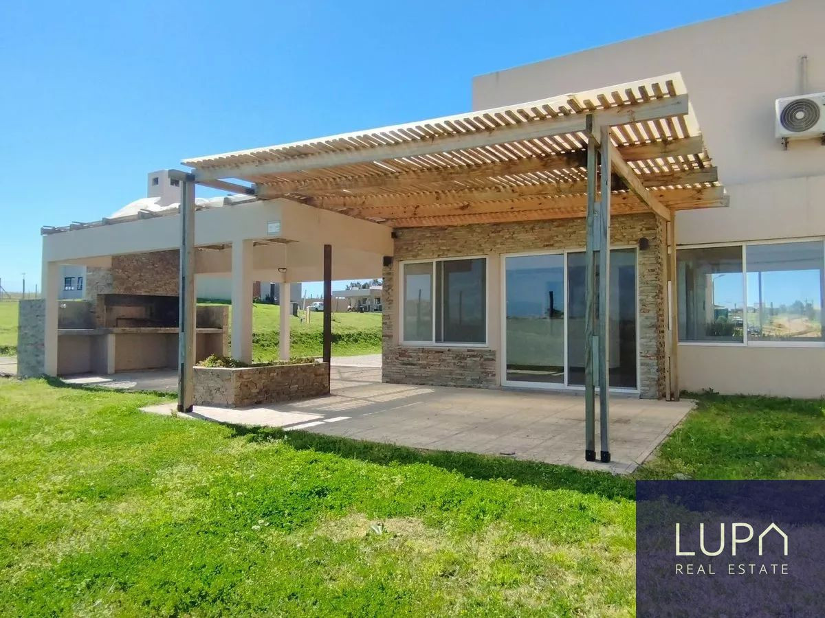 Casa ID.85420 - Casa en alquiler de 4 dormitorios c/ cochera en Barrio Colinas De Carrasco