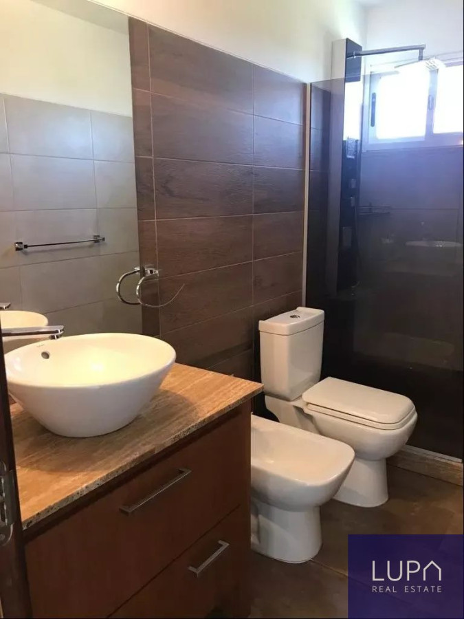 Casa ID.85420 - Casa en alquiler de 4 dormitorios c/ cochera en Barrio Colinas De Carrasco