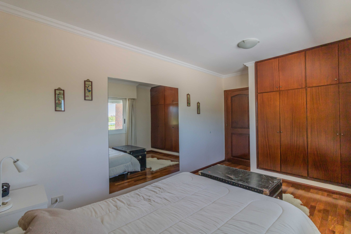 Casa ID.85505 - Casa en Venta de 4 dormitorio + servicio en Colinas de Carrasco