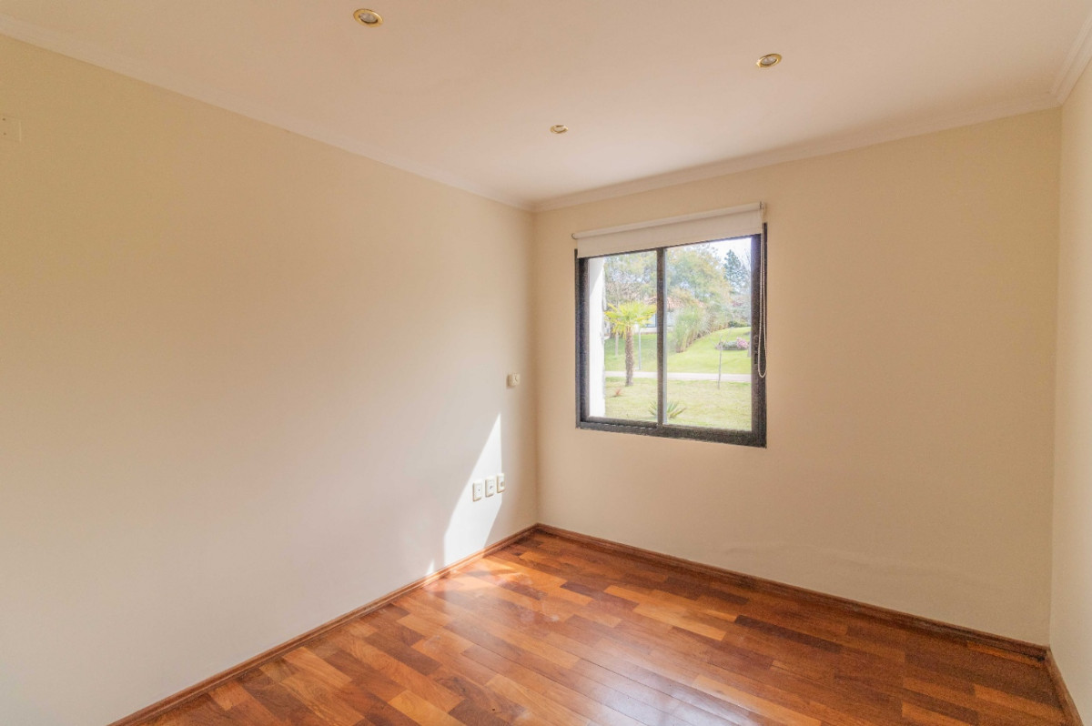 Casa ID.41376 - Casa en venta de 5 dormitorios c/ cochera en Barrio Privado Carmel