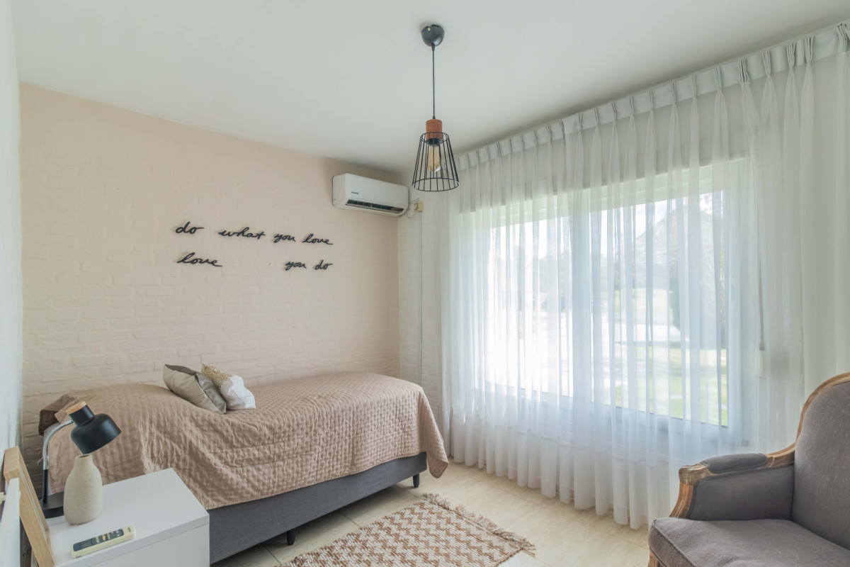 Casa ID.85530 - Casa amoblada en alquiler en Lomas de La Tahona | 4 dormitorios + escritorio, piscina y barbacoa