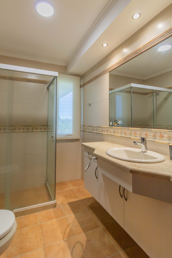 Casa ID.85505 - Casa en Venta de 4 dormitorio + servicio en Colinas de Carrasco