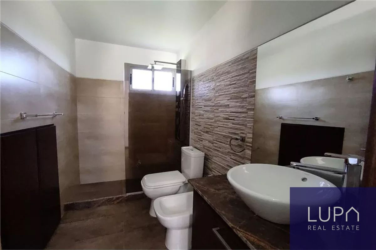 Casa ID.85420 - Casa en alquiler de 4 dormitorios c/ cochera en Barrio Colinas De Carrasco