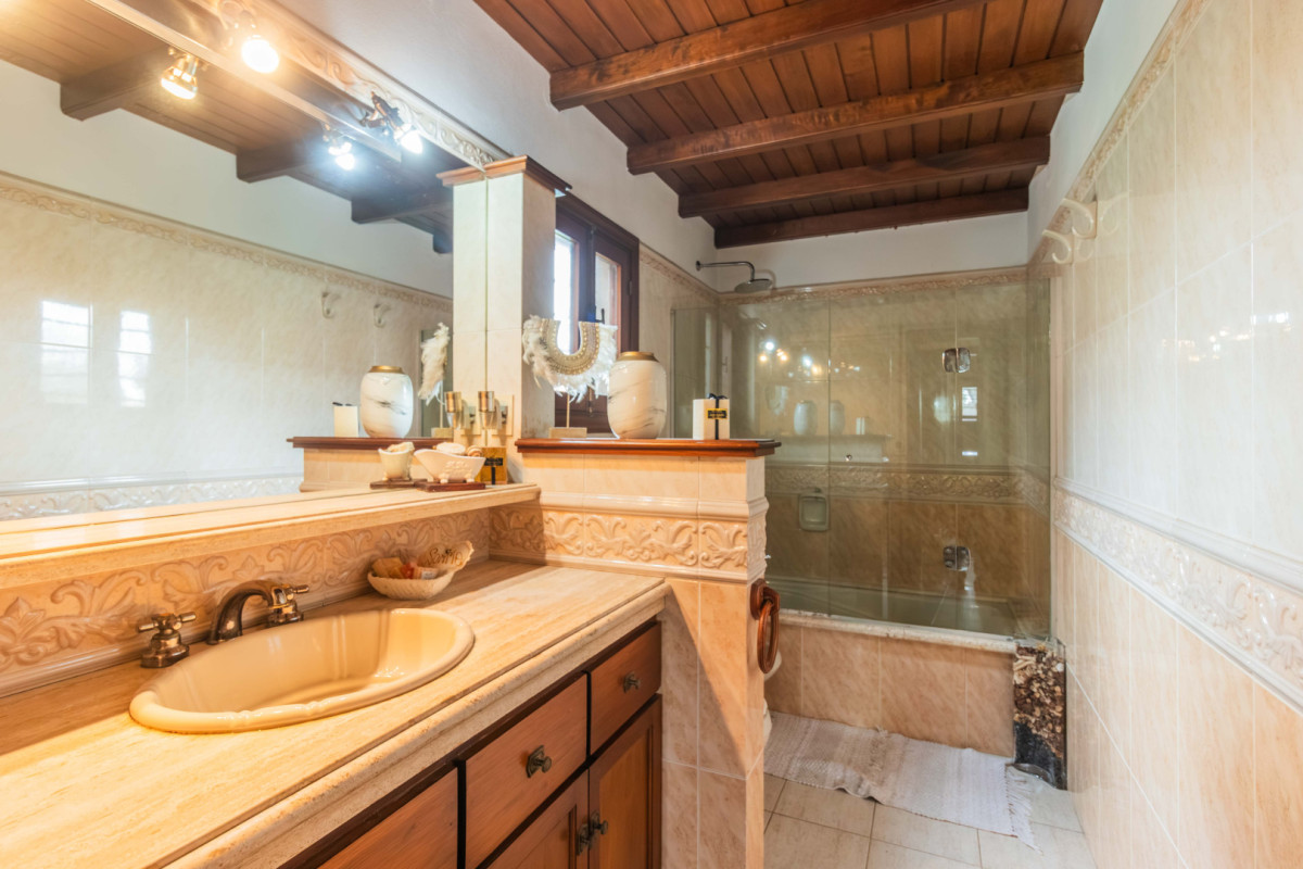 Casa ID.85525 - Casa Padron Unico 3 Dormitorios + Servicio con piscina en Carrasco