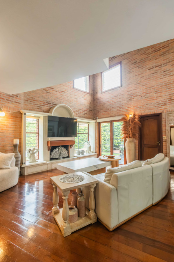 Casa ID.85525 - Casa Padron Unico 3 Dormitorios + Servicio con piscina en Carrasco