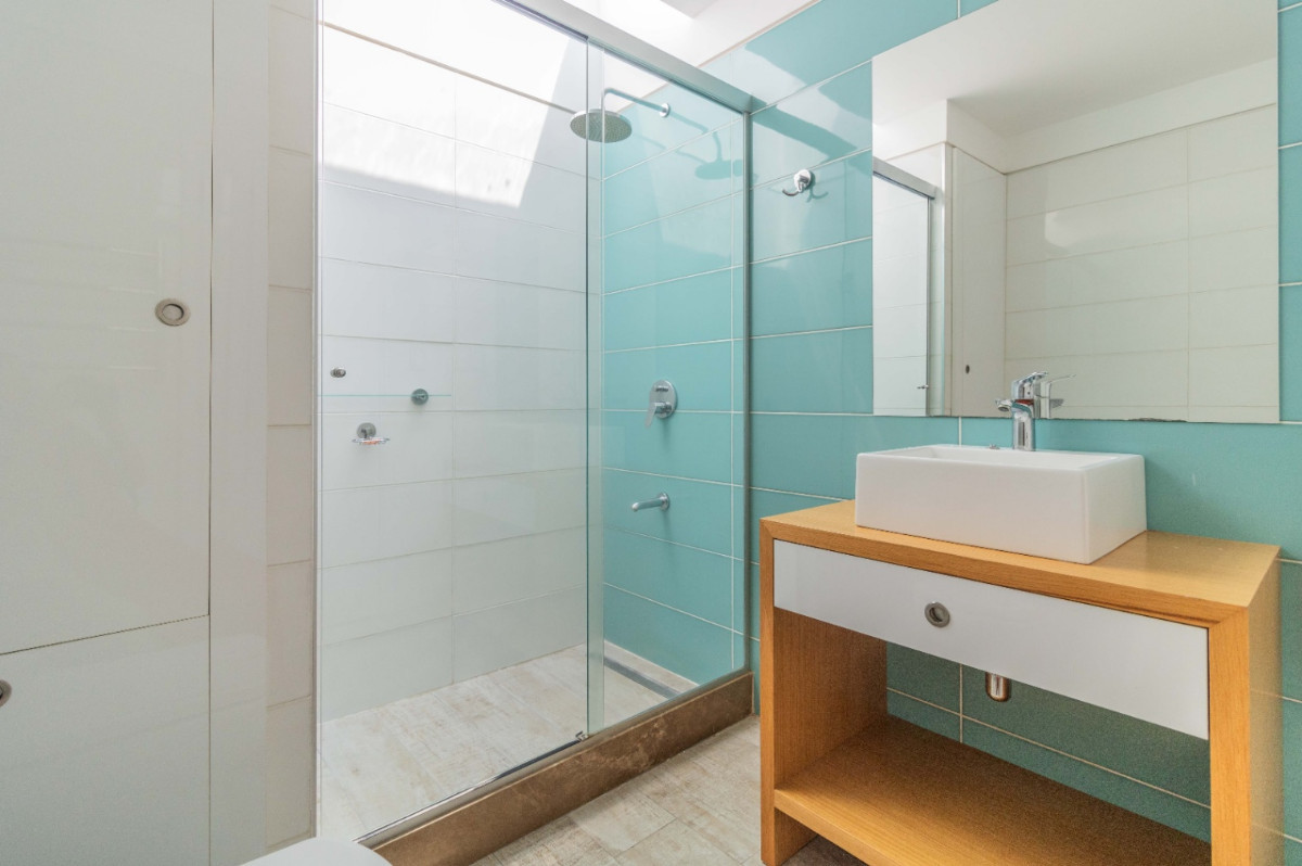 Casa ID.54005 - Casa en Venta de 4 Dormitorios Vista al Lago Barrio Privado Colinas De Carrasco