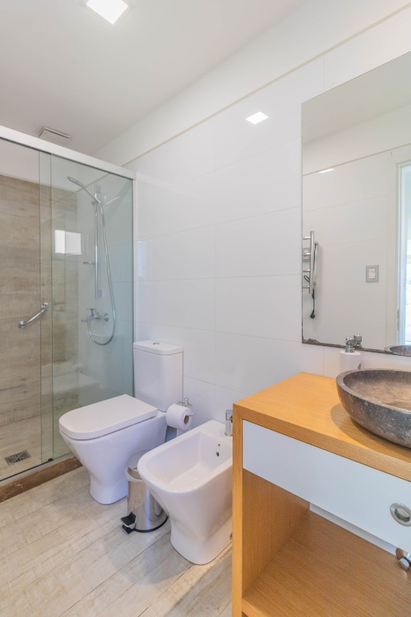 Casa ID.54005 - Casa en Venta de 4 Dormitorios Vista al Lago Barrio Privado Colinas De Carrasco