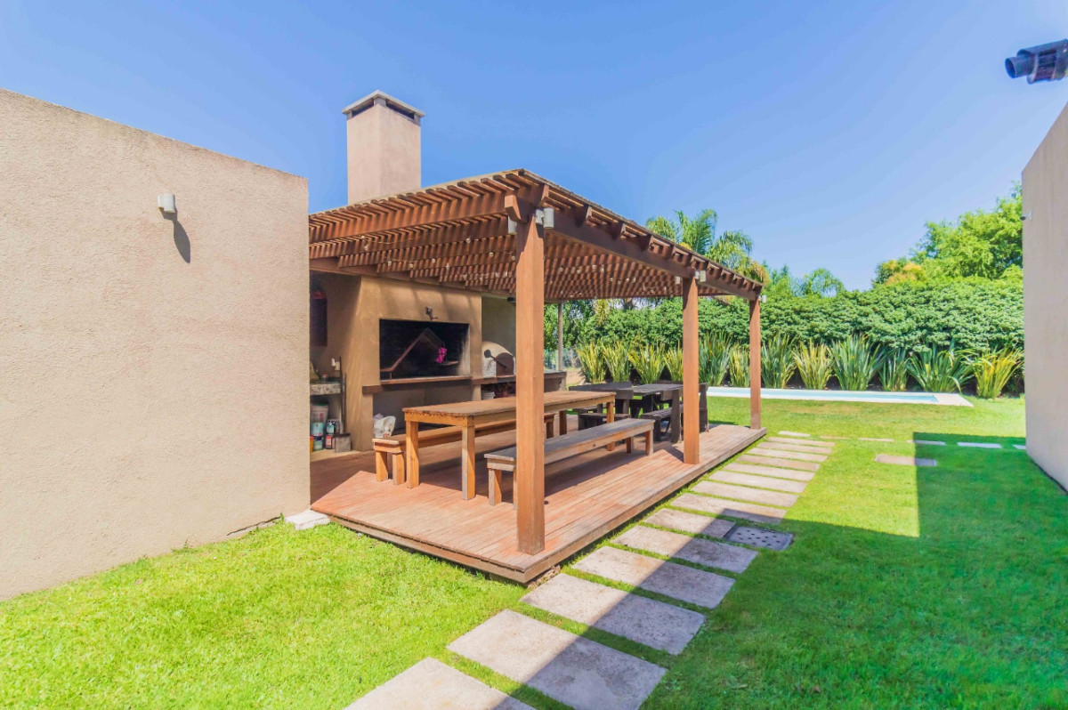 Casa ID.54005 - Casa en Venta de 4 Dormitorios Vista al Lago Barrio Privado Colinas De Carrasco