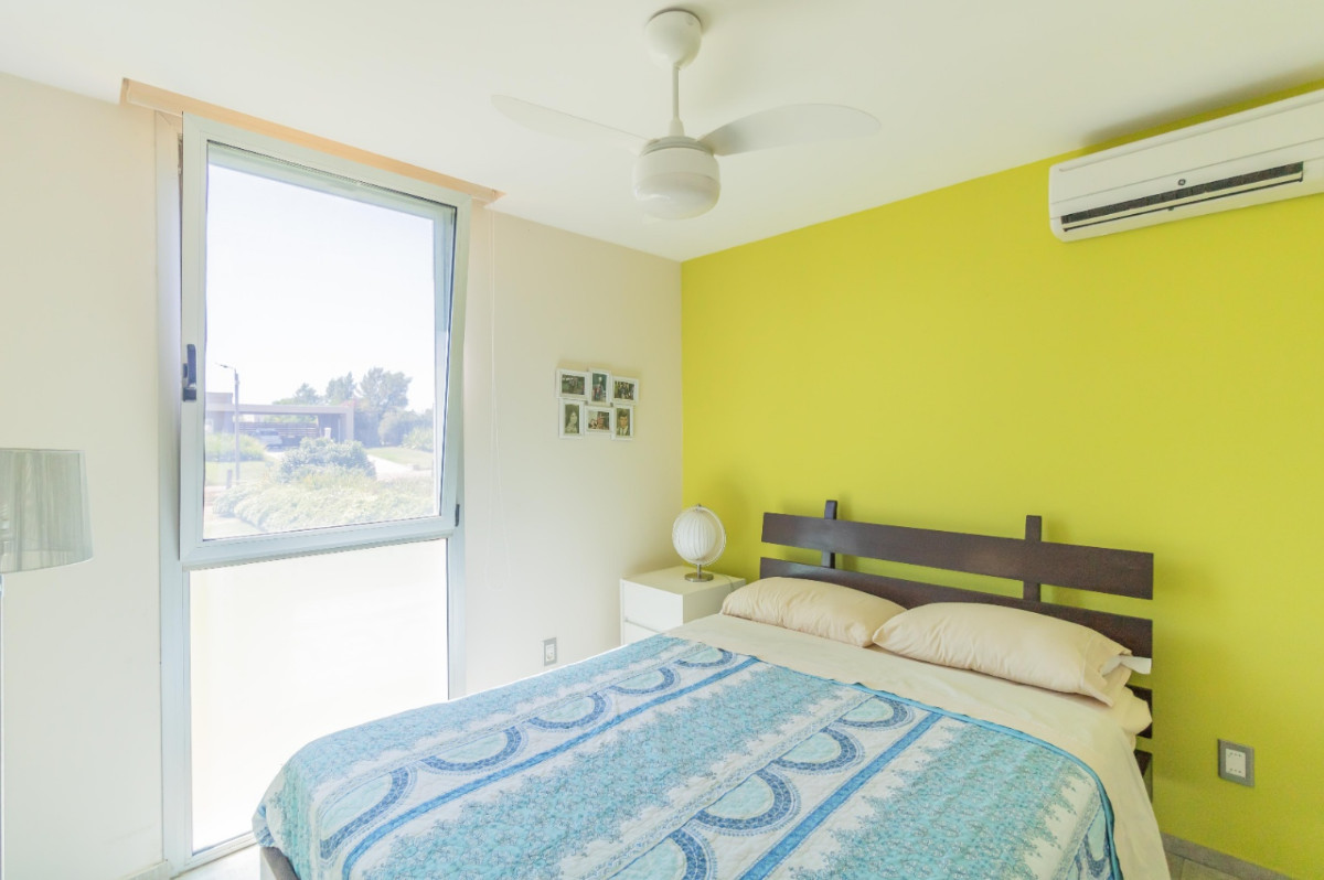 Casa ID.54005 - Casa en Venta de 4 Dormitorios Vista al Lago Barrio Privado Colinas De Carrasco