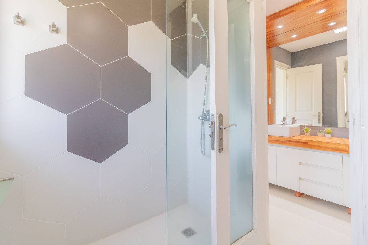 Casa ID.54006 - Casa en Venta de 4 Dorm + Serv Vista al Lago Barrio Privado Colinas De Carrasco