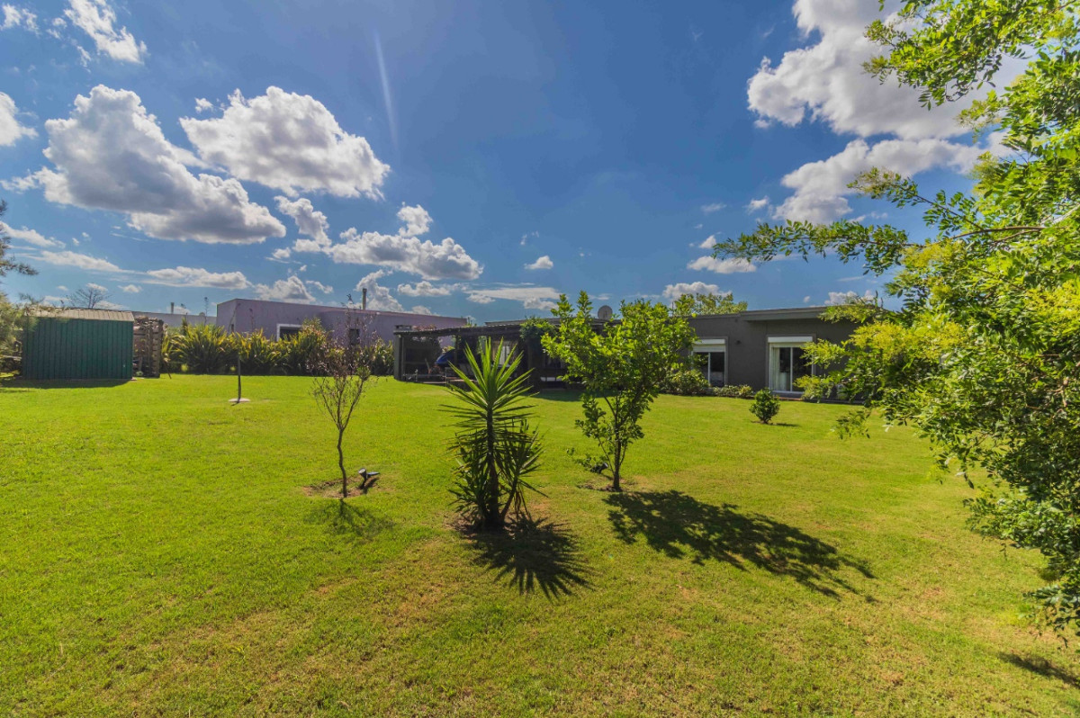 Casa ID.56078 - Casa en venta de 3 dormitorios c/ cochera en Barrio Colinas de Carrasco