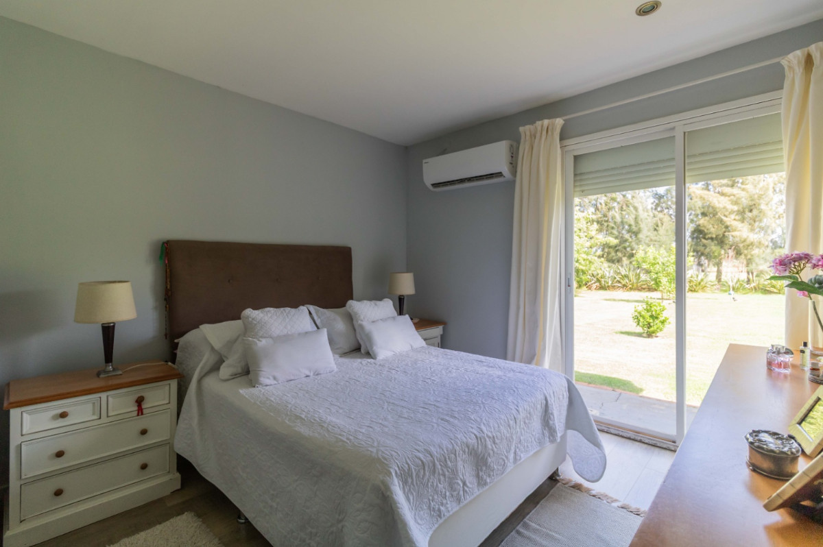 Casa ID.56078 - Casa en venta de 3 dormitorios c/ cochera en Barrio Colinas de Carrasco