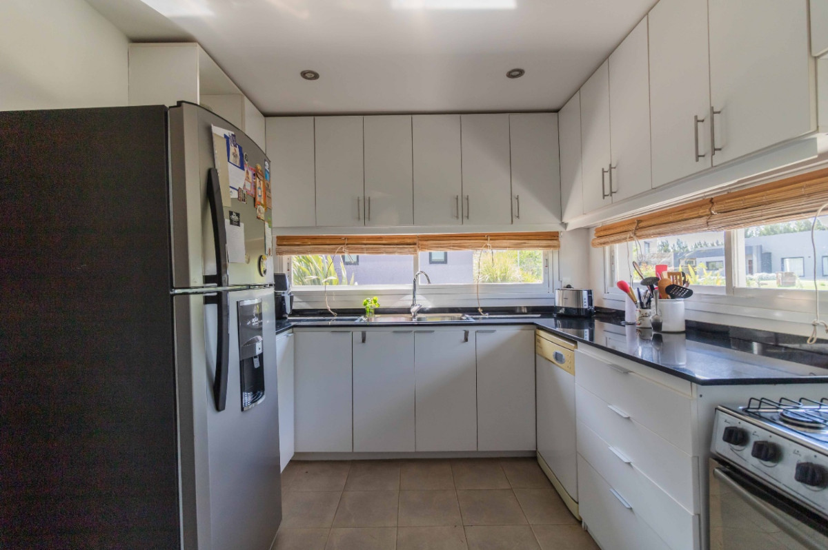 Casa ID.56078 - Casa en venta de 3 dormitorios c/ cochera en Barrio Colinas de Carrasco