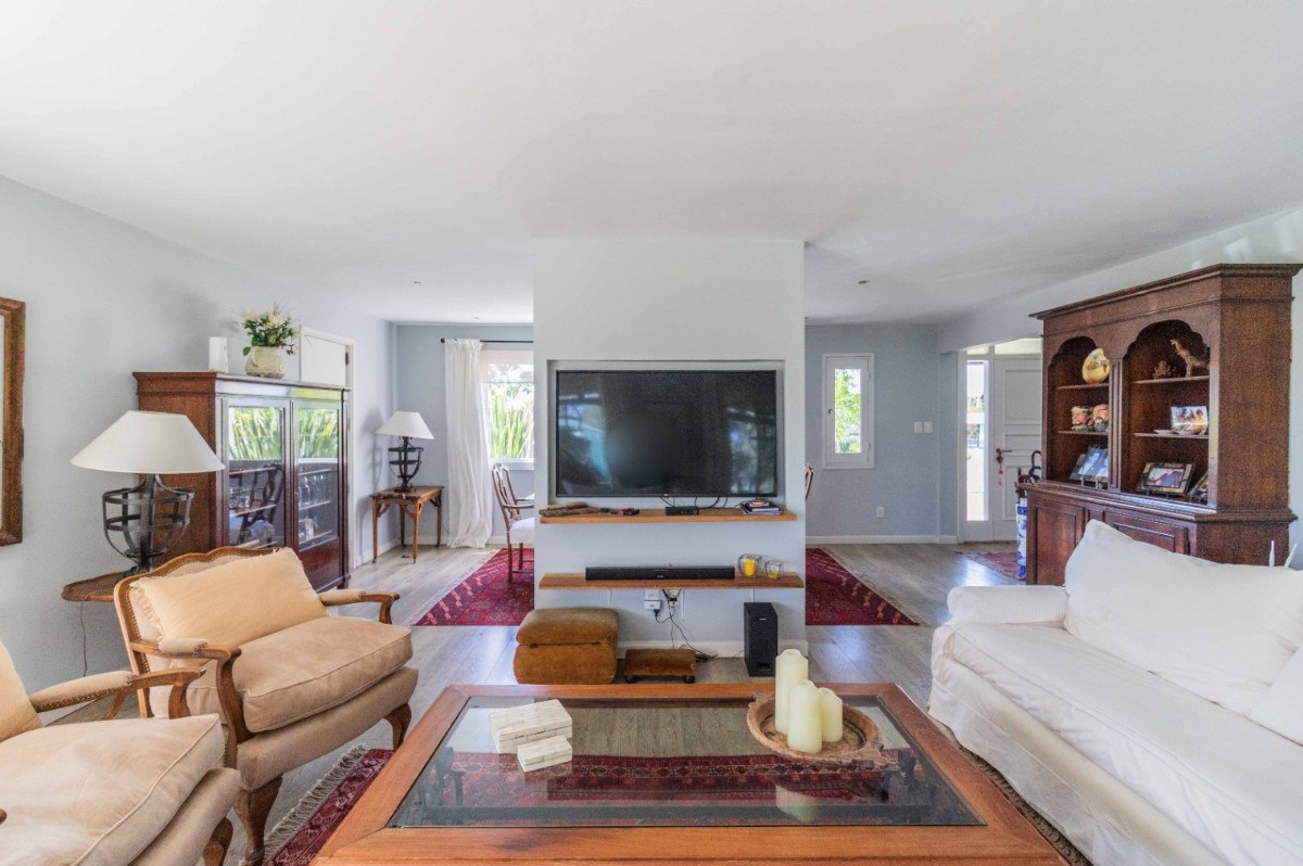 Casa ID.56078 - Casa en venta de 3 dormitorios c/ cochera en Barrio Colinas de Carrasco