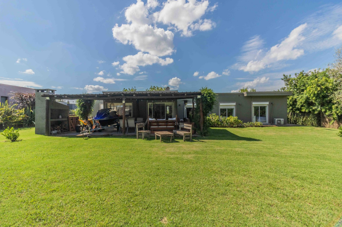 Casa ID.56078 - Casa en venta de 3 dormitorios c/ cochera en Barrio Colinas de Carrasco