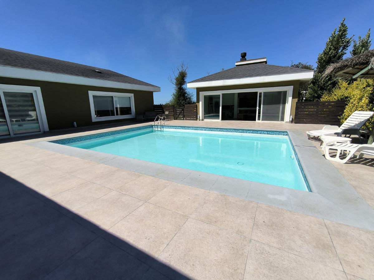 Casa ID.57496 - Casa en venta de 3 dormitorios c/ cochera en La Tahona